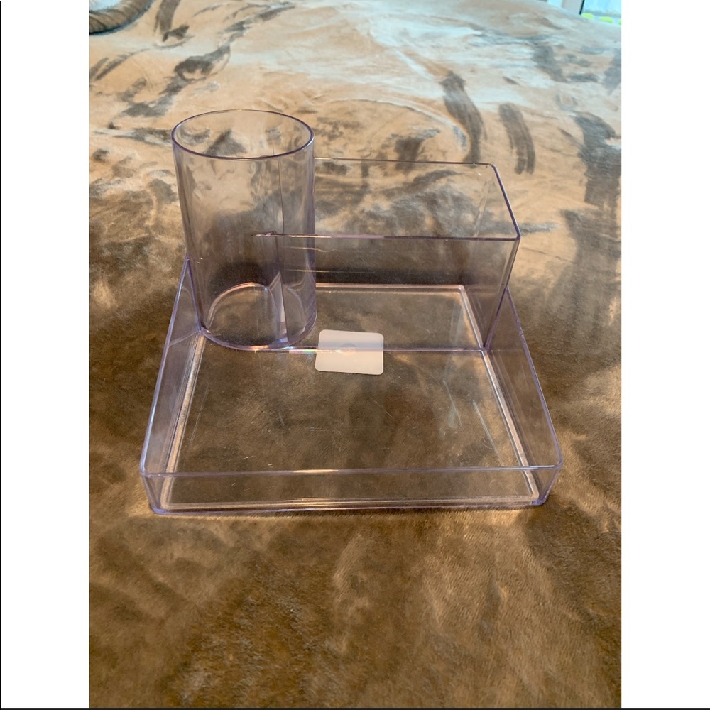 Clear makeup holder
